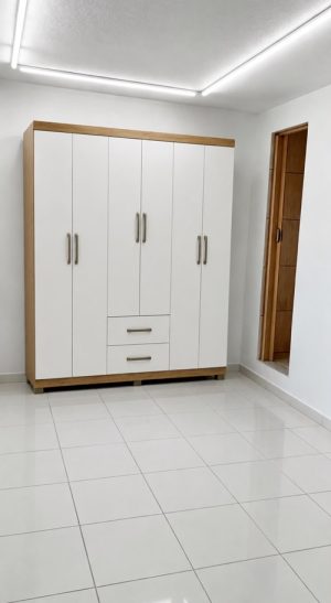 Guarda-Roupa Áries Larg. 1.53m 6 Portas 2 Gavetas Freijó/Branco Carioca