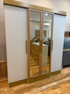 Roupeiro Genebra 4P 2G 2 Portas com Vidro Reflecta Lunar/Nogueira