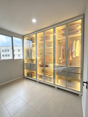 Guarda-Roupa Imperatriz 2,30 m 6 Portas/6 Reflecta Off White – GELIUS