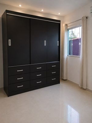 Guarda Roupa Isabela 1.50 C/ 3 Portas e 9 Gavetas Preto - Corrediça de Madeira