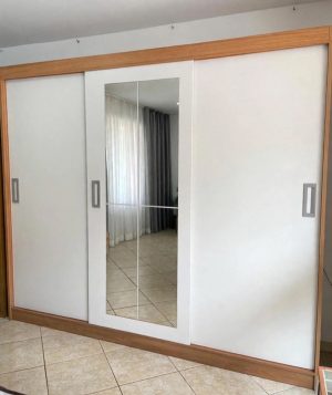 Guarda Roupa New Lisboa Casal 3 Portas 2 Gavetas com Espelho – cinamomo/off white